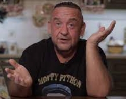Звезду "Кривого зеркала" обвинили в побоях и насилии