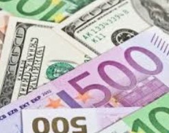 Перед Новым годом россияне скупают валюту