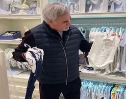 Валерий Меладзе сменил концертные фраки на пеленки и распашонки