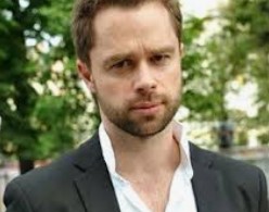Звезда "Универа" закрутил роман со стриптизершей