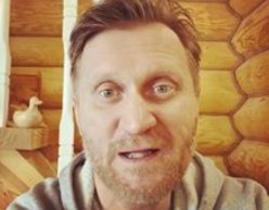 Звезда "Уральских пельменей" стал электромонтером