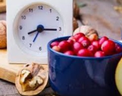 Эксперты развеяли миф о вреде еды после 18:00