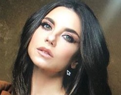 Солистка «Винтажа» велела хейтерам «идти и раздеться»