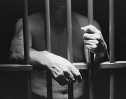 Хабаровский зэк обирал людей из-за решетки