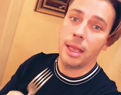 Как у всех: Галкин показал фанатам, что ест на ужин