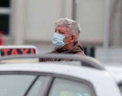 В Барнауле таксист угрожал клиентке из-за маски