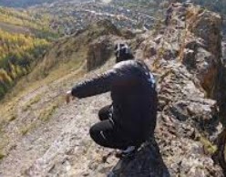 Подросток целый час висел на скале, ожидая спасателей