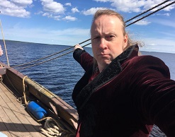 Денис Шаповалов сыграл Queen на Онежском озере