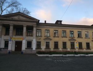 Школьник попал в реанимацию, съехав с перил