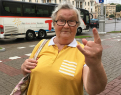 «Бабка в деле»: бьюти-советы от блогера на пенсии