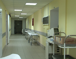 Екатеринбурженку чуть не убило глыбой льда с крыши
