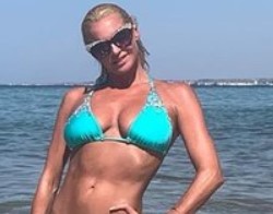 В отпуске Анастасия Волочкова мечтает о еде и отдыхе